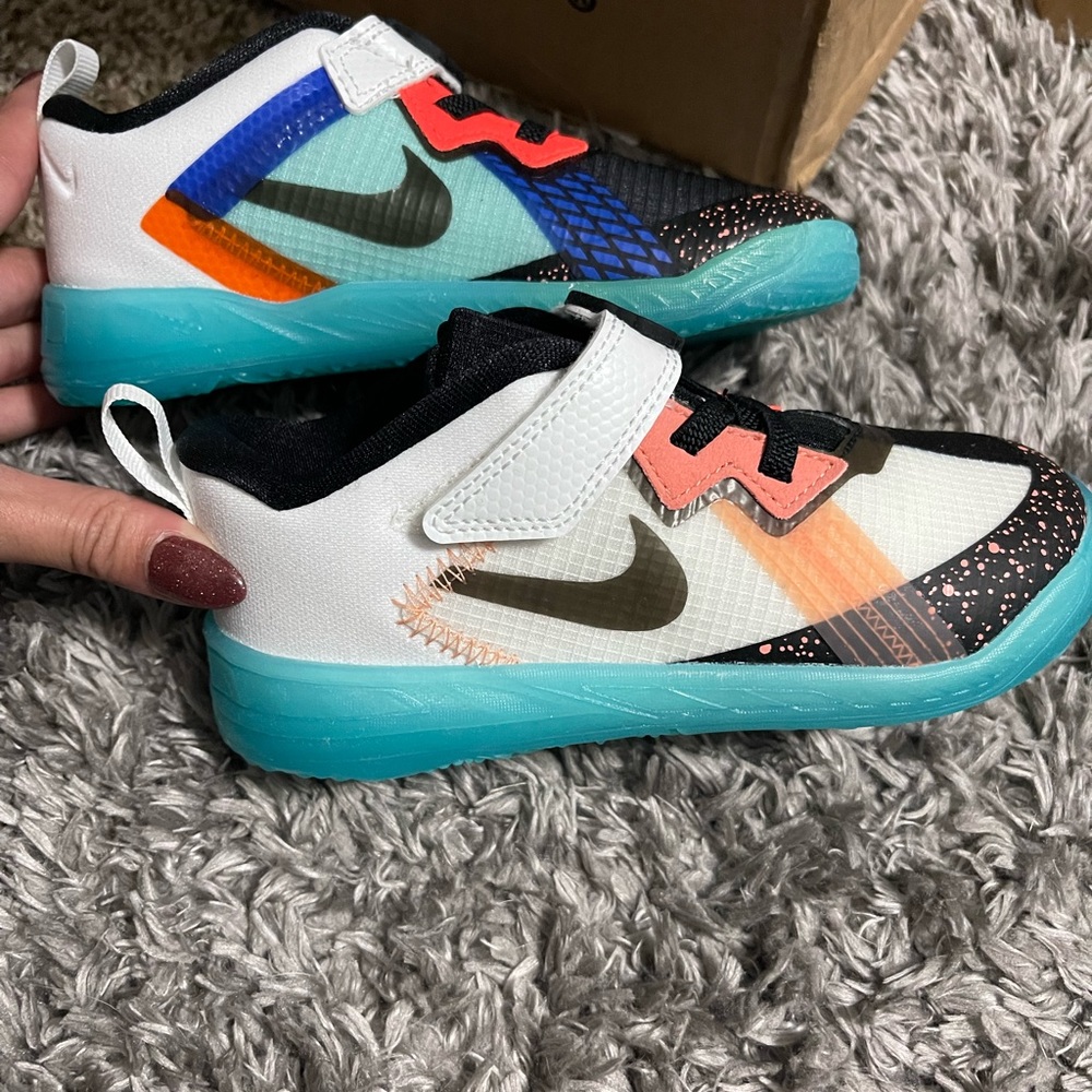 Nike Lebron XVIII low edition